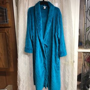 Sleep Chic Ultra plush Bath Robe- Super Soft !!